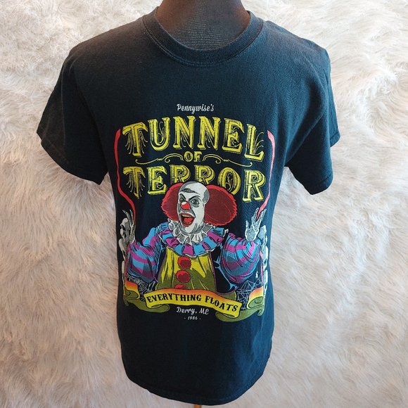 Gildan Men's Black Pennywise's Tunnel of Terror Derry ME.  T-Shirt Siz S - Picture 1 of 9